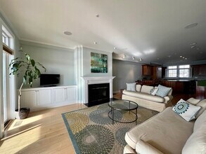 4 Island Ave in Kittery, ME - Building Photo - Building Photo