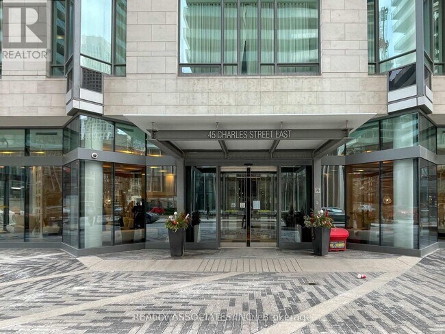 45-845 Charles St E in Toronto, ON - Building Photo - Building Photo