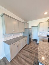323 Creekview Rd in Hendersonville, NC - Building Photo - Building Photo