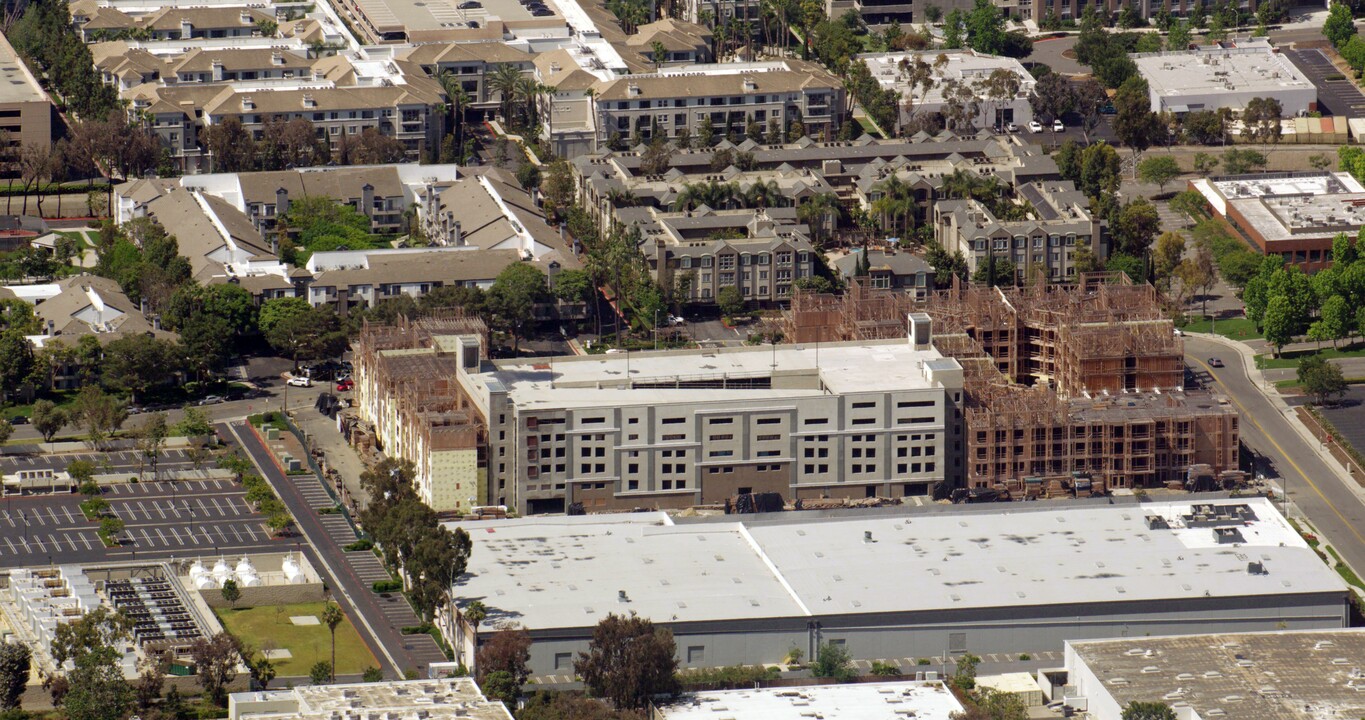 The Pistoia in Irvine, CA - Building Photo