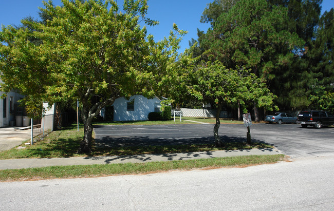 Kenrich Apartments in Pinellas Park, FL - Building Photo - Building Photo