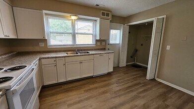 2018 E Caulder Ave in Des Moines, IA - Building Photo - Building Photo