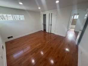 80 McKinley Ave in Woodbridge Township, NJ - Foto de edificio - Building Photo