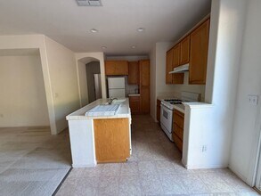 1585 Headslane Rd in West Sacramento, CA - Building Photo - Building Photo