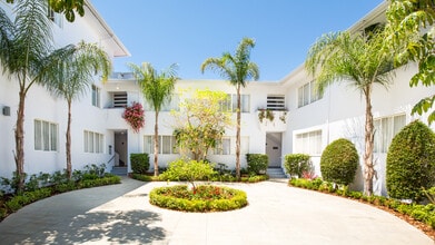132 San Vicente Blvd, Unit B in Santa Monica, CA - Building Photo - Building Photo