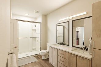 Heyday Oak Creek in Oak Creek, WI - Foto de edificio - Building Photo