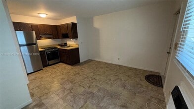 2400 SW 42nd Ave in Fort Lauderdale, FL - Building Photo - Building Photo
