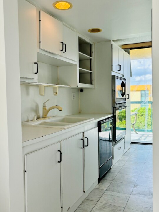 11790 SW 18th St in Miami, FL - Foto de edificio