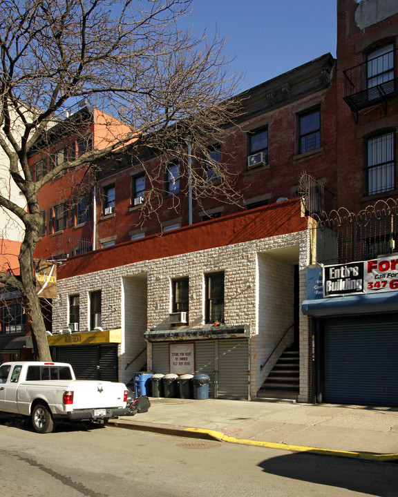 209 E 117th St in New York, NY - Building Photo