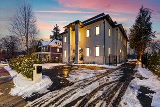 472 High St in Closter, NJ - Foto de edificio - Building Photo