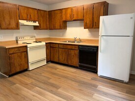 220 Atkinson Dr in Tallahassee, FL - Building Photo