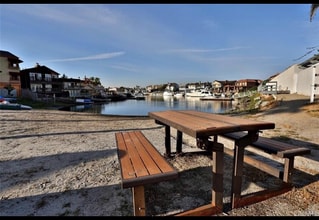 16852 Pacific Coast Hwy in Huntington Beach, CA - Building Photo - Building Photo