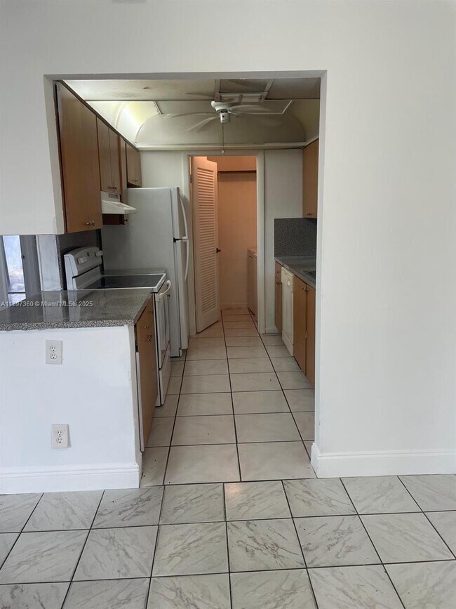810 SW 73rd Ave