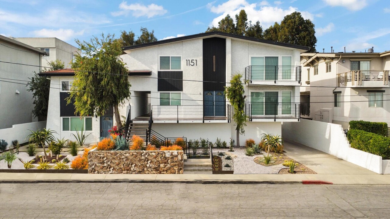 Peck Apartments in Manhattan Beach, CA - Building Photo