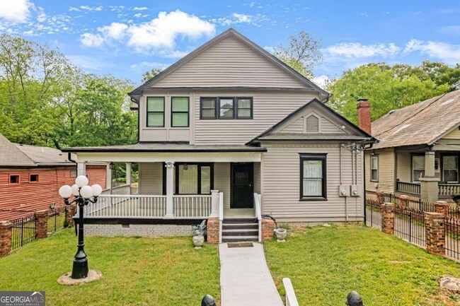 property at 660 Queen St SW