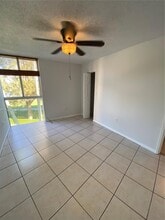 7035 NW 186th St in Hialeah, FL - Building Photo - Building Photo
