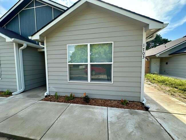 1703 N Grove St in Wichita, KS - Building Photo - Building Photo