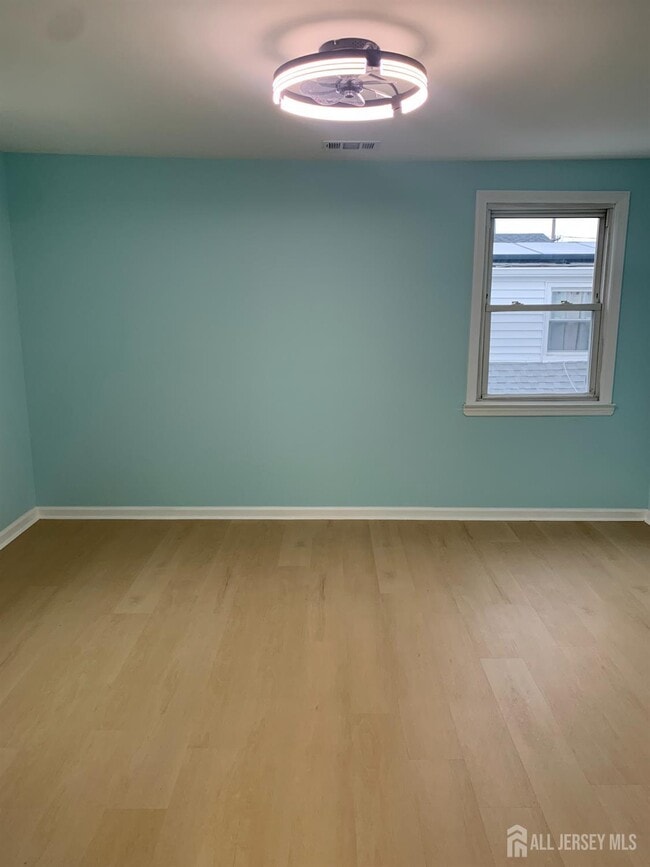 47 Holly St in Carteret, NJ - Building Photo - Building Photo