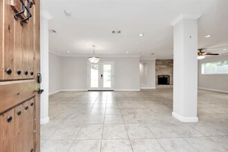 5727 Cheltenham Dr in Houston, TX - Building Photo - Building Photo