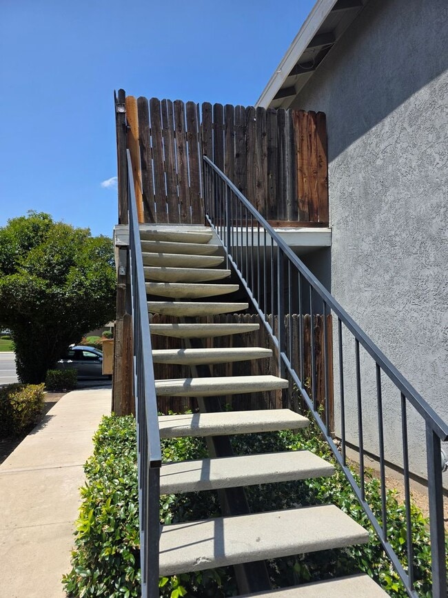 2500 Ashe Rd in Bakersfield, CA - Building Photo - Building Photo