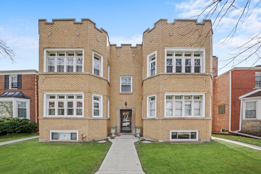 2737 W Lunt Ave in Chicago, IL - Building Photo