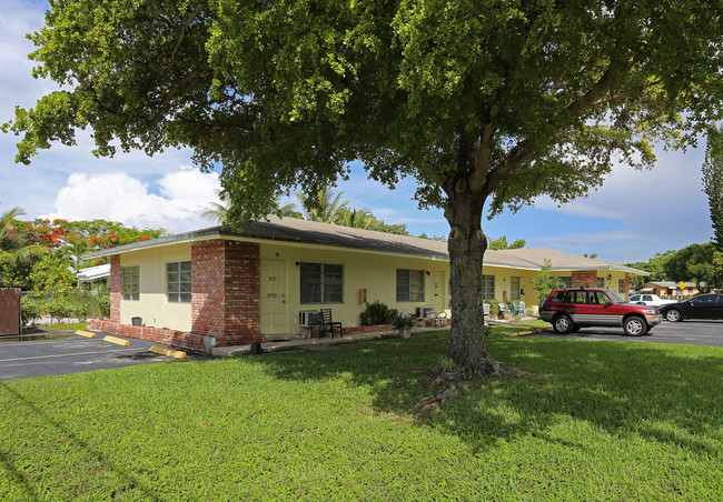 824-832 NE 16th St in Fort Lauderdale, FL - Building Photo - Building Photo