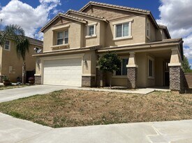 37280 Parkway Dr in Beaumont, CA - Building Photo