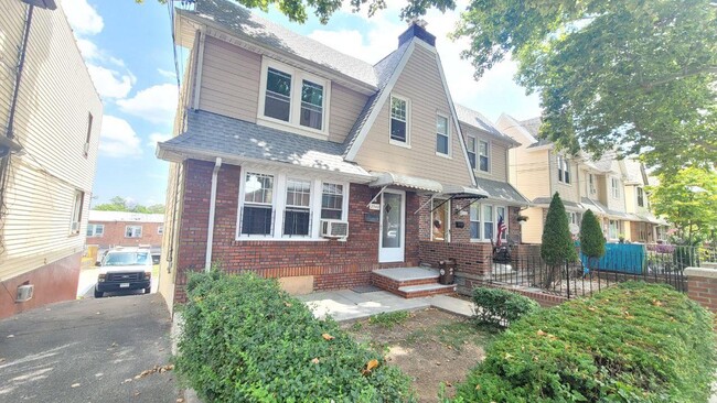 property at 2540 Woodhull Ave