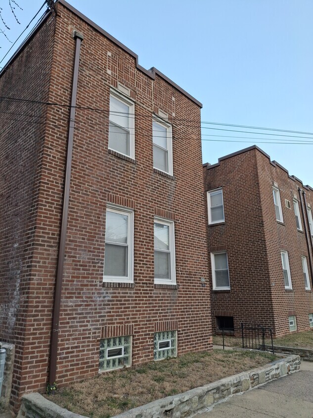 511-513 Gilham St in Philadelphia, PA - Building Photo - Building Photo