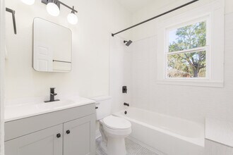 2040 N Market St in Jacksonville, FL - Building Photo - Building Photo