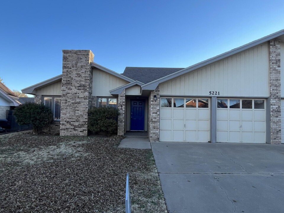 5221 84th St in Lubbock, TX - Building Photo