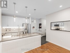 7325-7325 Markham Rd in Markham, ON - Building Photo - Building Photo