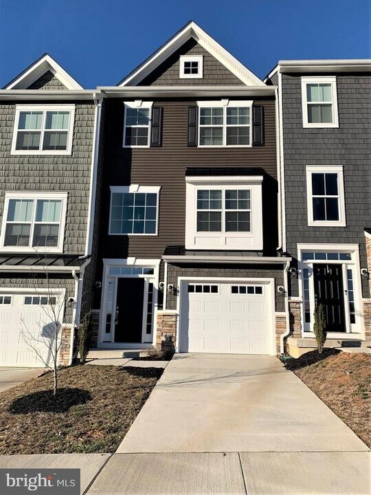56 Andrews Pl in Fredericksburg, VA - Building Photo