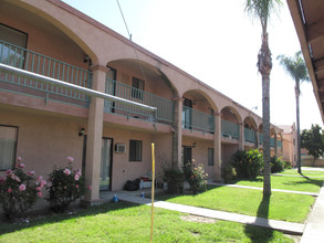 554-560 S 5th Ave in La Puente, CA - Building Photo - Building Photo