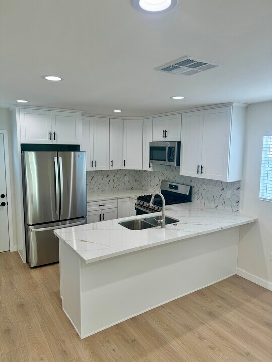 15024 Vose St in Los Angeles, CA - Building Photo