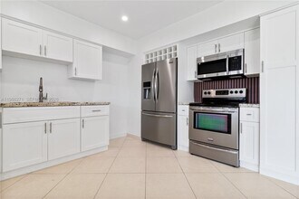 5420 NW 182nd St in Miami Gardens, FL - Building Photo - Building Photo