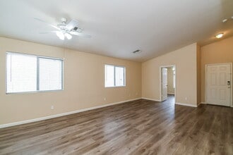 5509 S 34th Ave in Phoenix, AZ - Foto de edificio - Building Photo