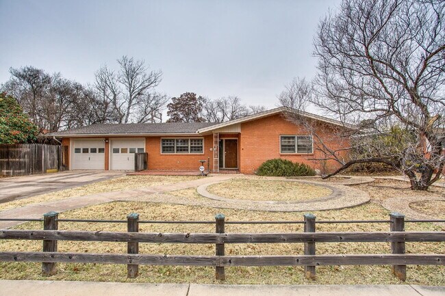 property at 3608 43rd St