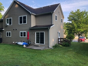 145 Eden Way in Bennington, VT - Building Photo - Building Photo