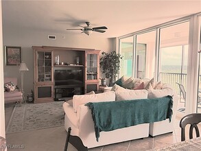 455 Cove Tower Dr in Naples, FL - Building Photo - Building Photo