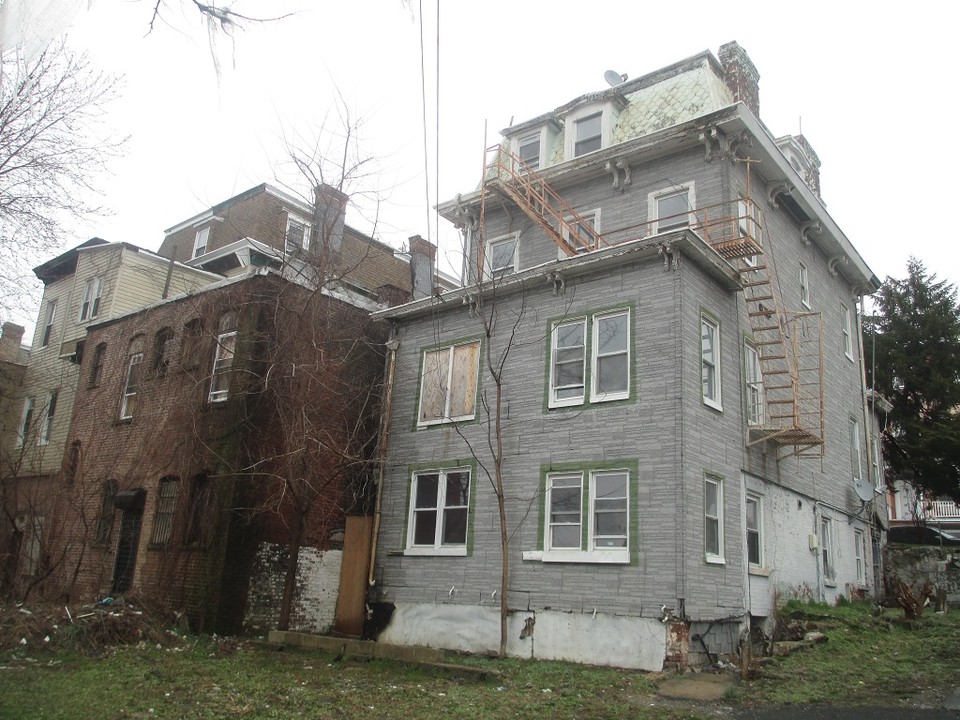 185 Warburton Ave in Yonkers, NY - Building Photo