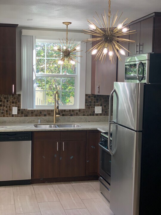 147 Birch St, Unit 3 in Redwood City, CA - Foto de edificio