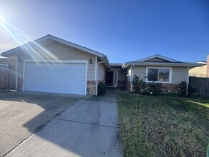 6348 Glenhills Way in Sacramento, CA - Building Photo - Building Photo