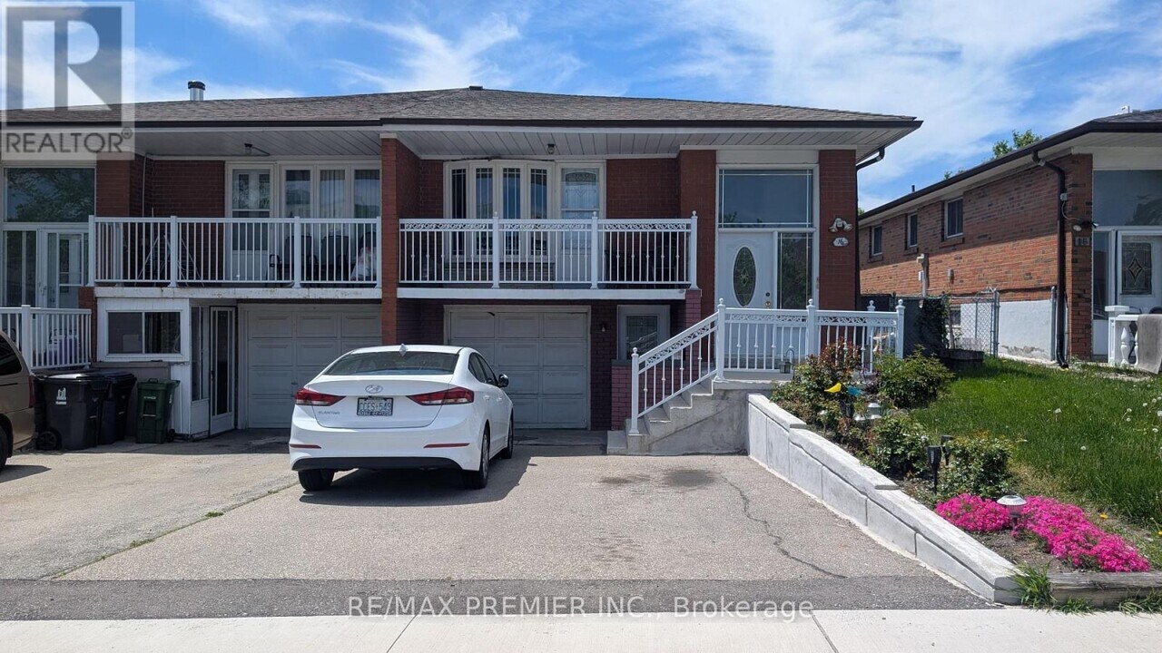 16 Petiole Rd in Toronto, ON - Building Photo