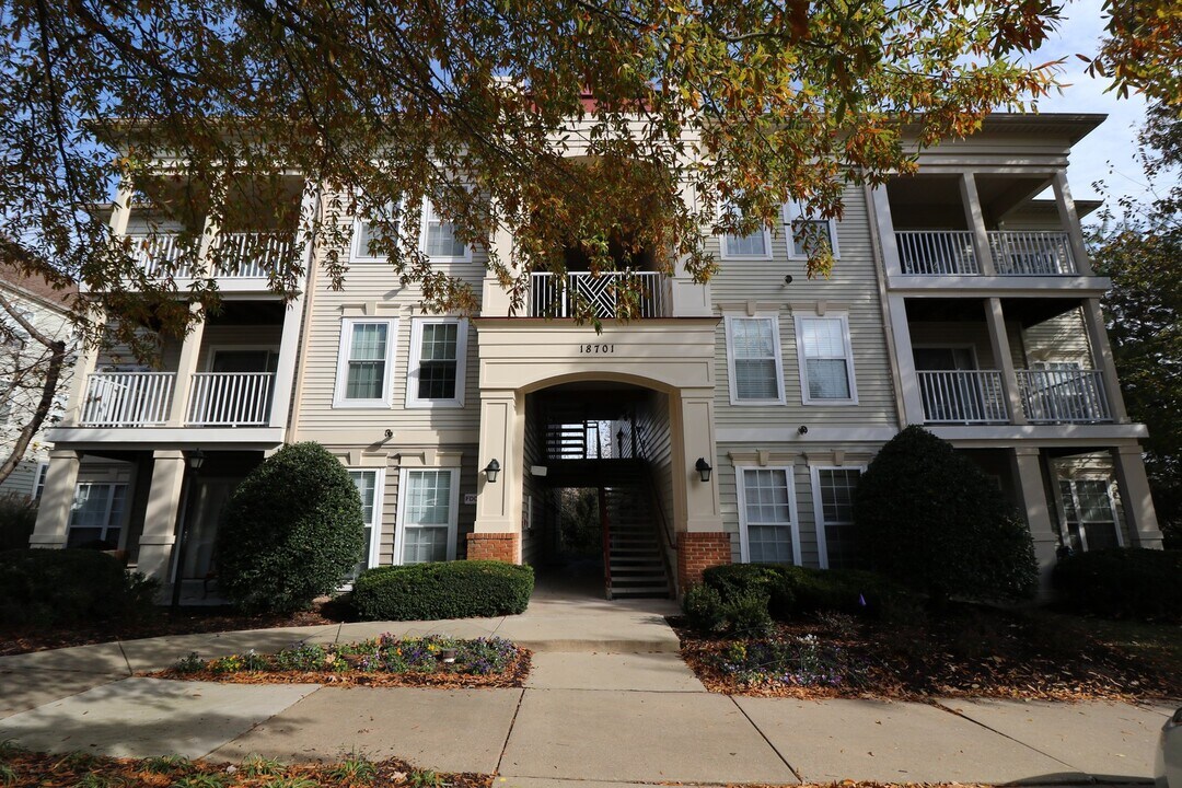 18701 Sparkling Water Dr in Germantown, MD - Foto de edificio