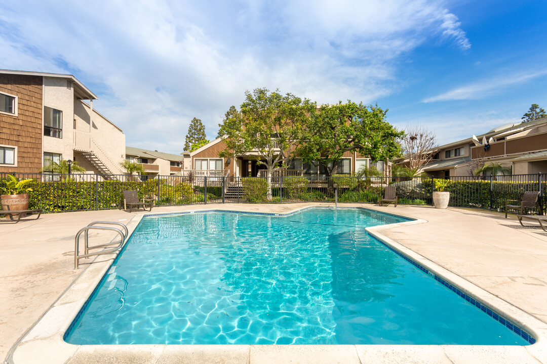 Pinecreek Apartments in Costa Mesa, CA - Building Photo