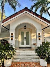 375 Harbor Ct in Key Biscayne, FL - Building Photo - Building Photo