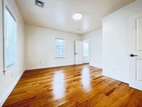 73 Cameron Ave, Unit 2 in Somerville, MA - Building Photo - Building Photo