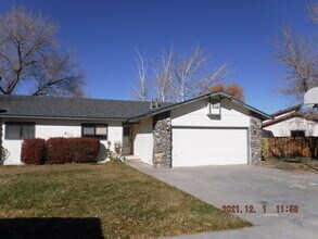 1397 Bumblebee Dr in Gardnerville, NV - Building Photo - Building Photo