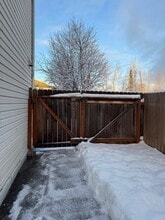 6522 E 9th Ave in Anchorage, AK - Foto de edificio - Building Photo